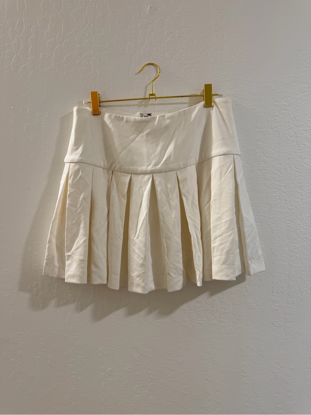 Alice + Olivia Ivory Pleated Mini Skirt